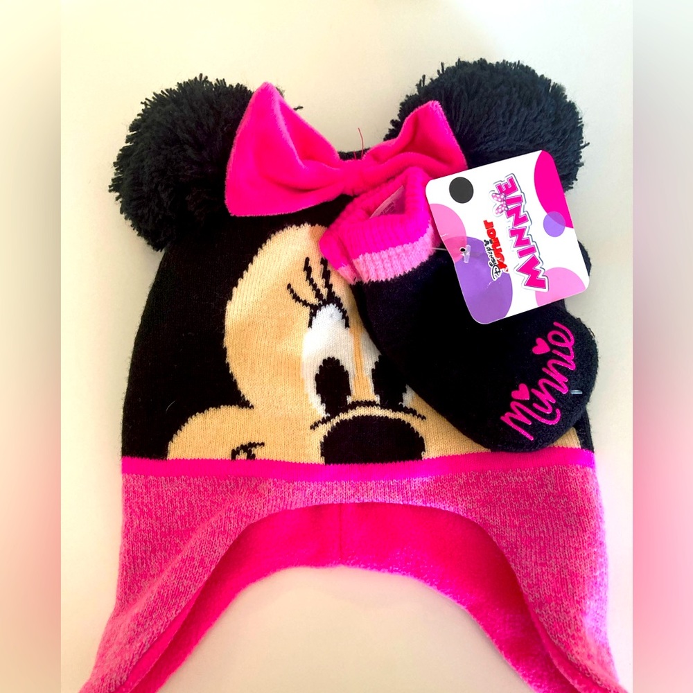 Minnie Mouse Disney junior hat and mittens set
NWT’s